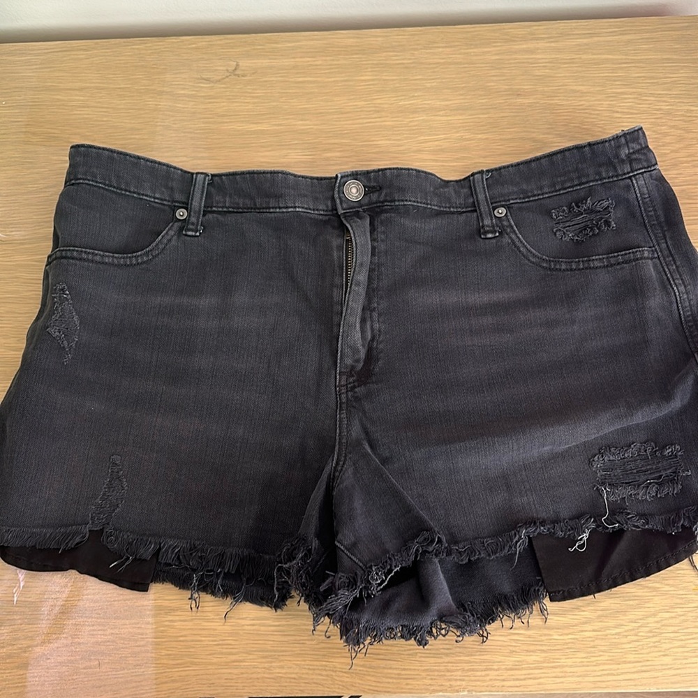 XL aerie shorts with cinched waistline. Great condition